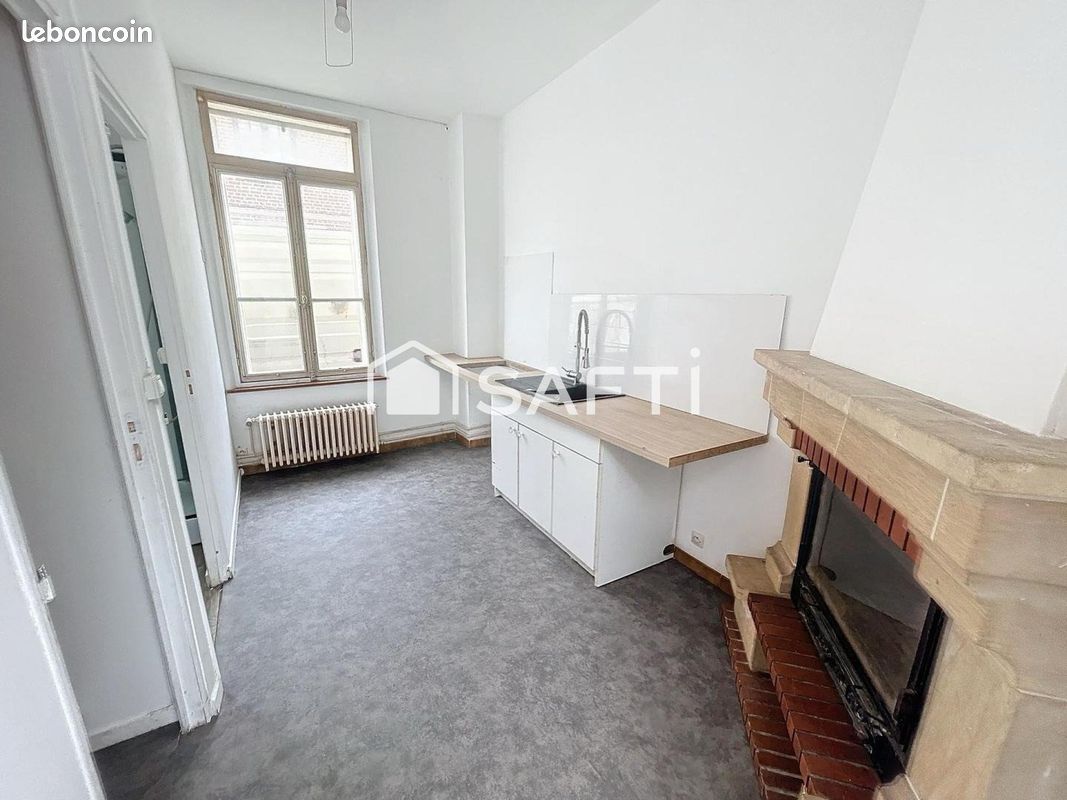 Гараж 129м² в Сен-Кантен, Франция № 268170