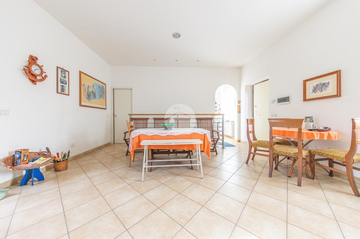 2 rooms Villa in Rome, Italy No. 18399