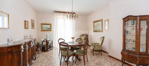 3 rooms Apartment in Brescia, Italy No. 224860 2