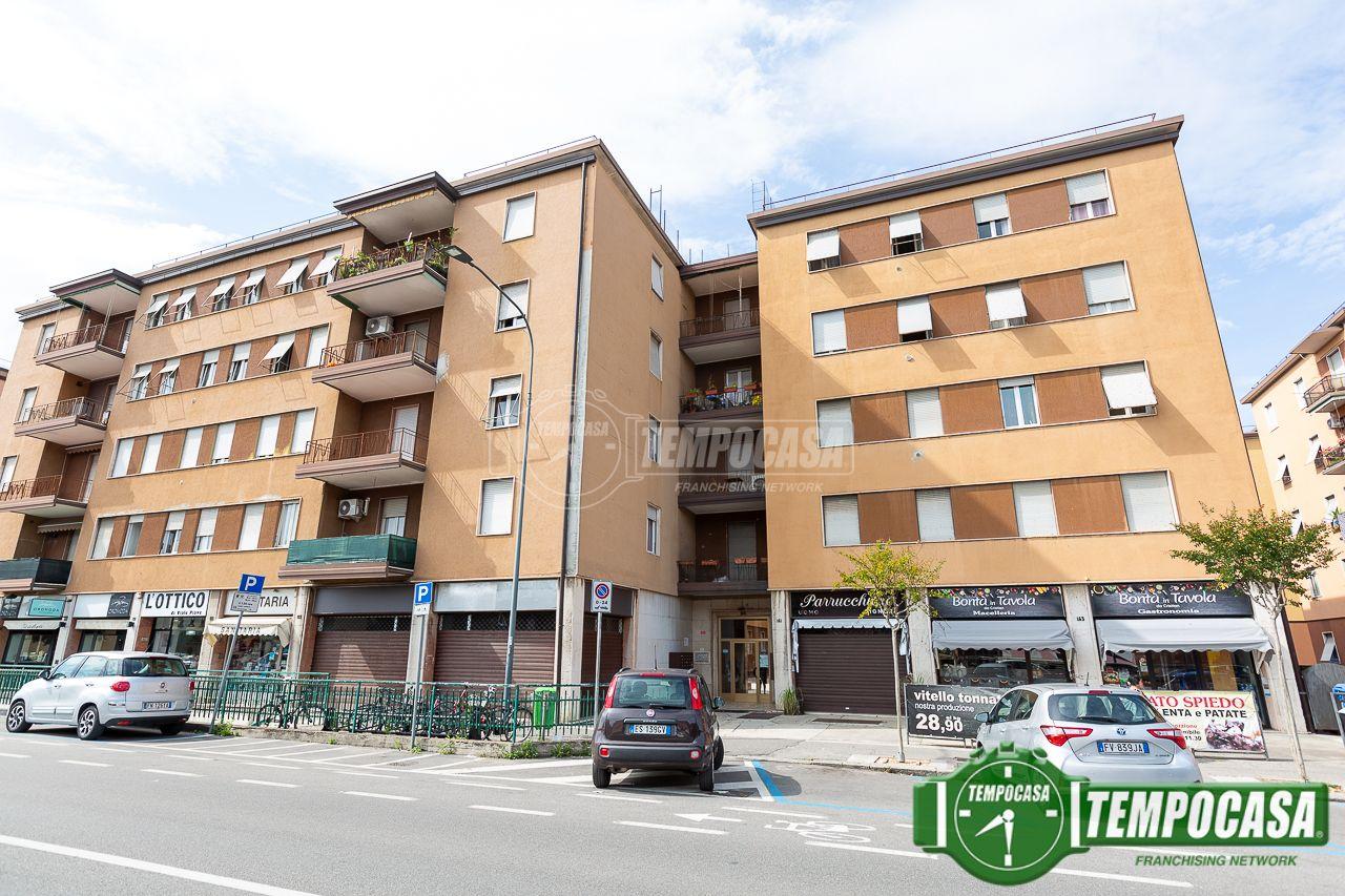 3 rooms Apartment in Brescia, Italy No. 224860