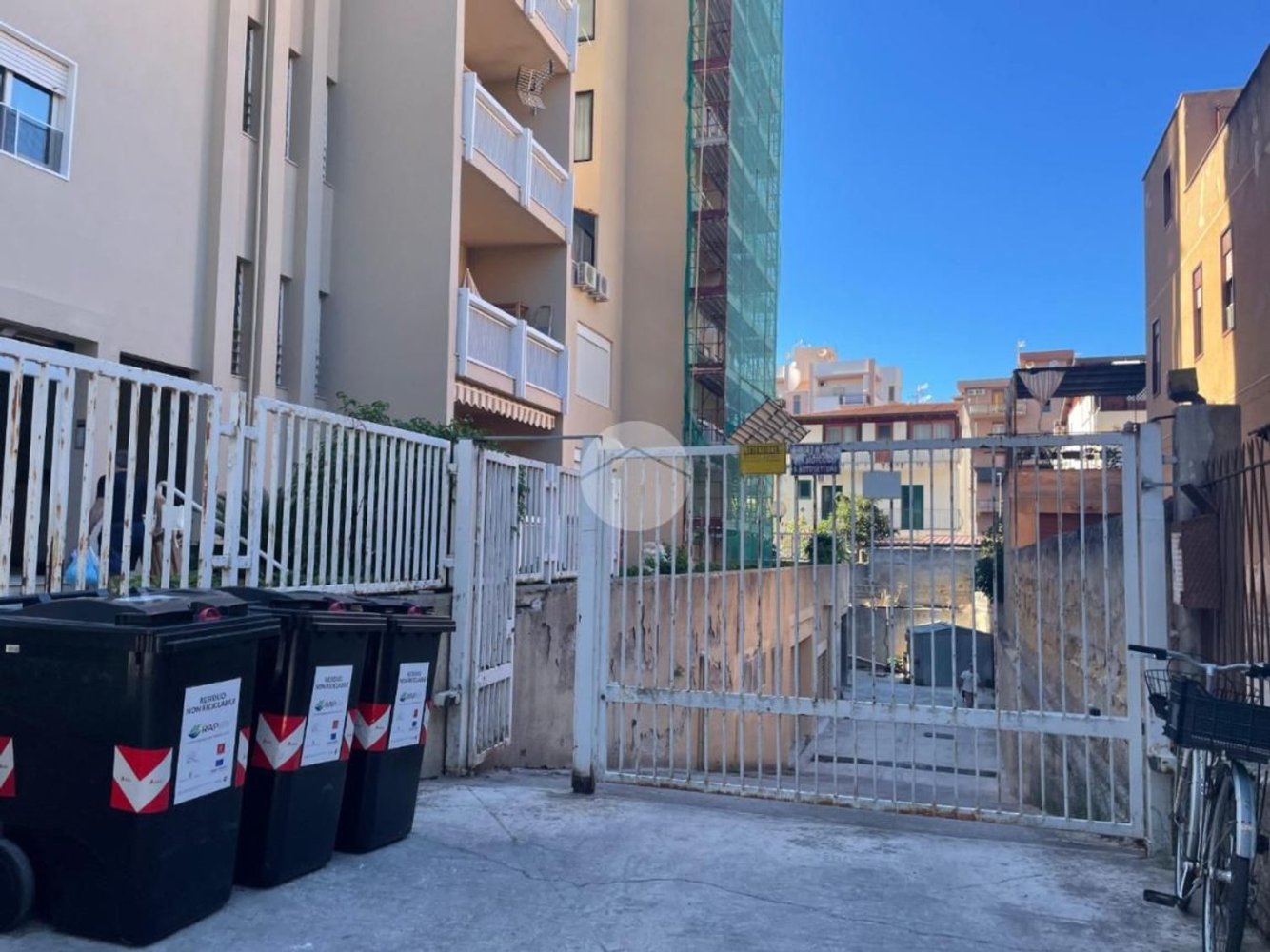 Garagem em Palermo, Italy 120 m² N.º 365075