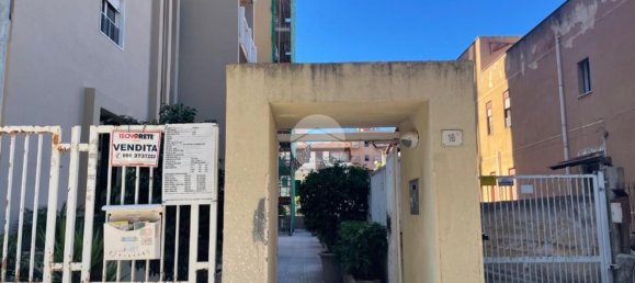 Garagem em Palermo, Italy 120 m² N.º 365075 2