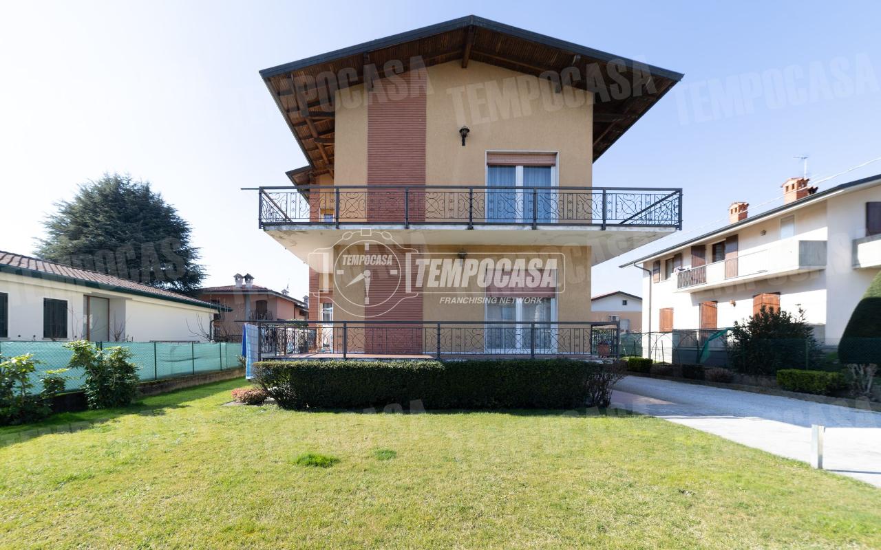 Квартира с 4 комнатами в Сериате, Италия № 152442