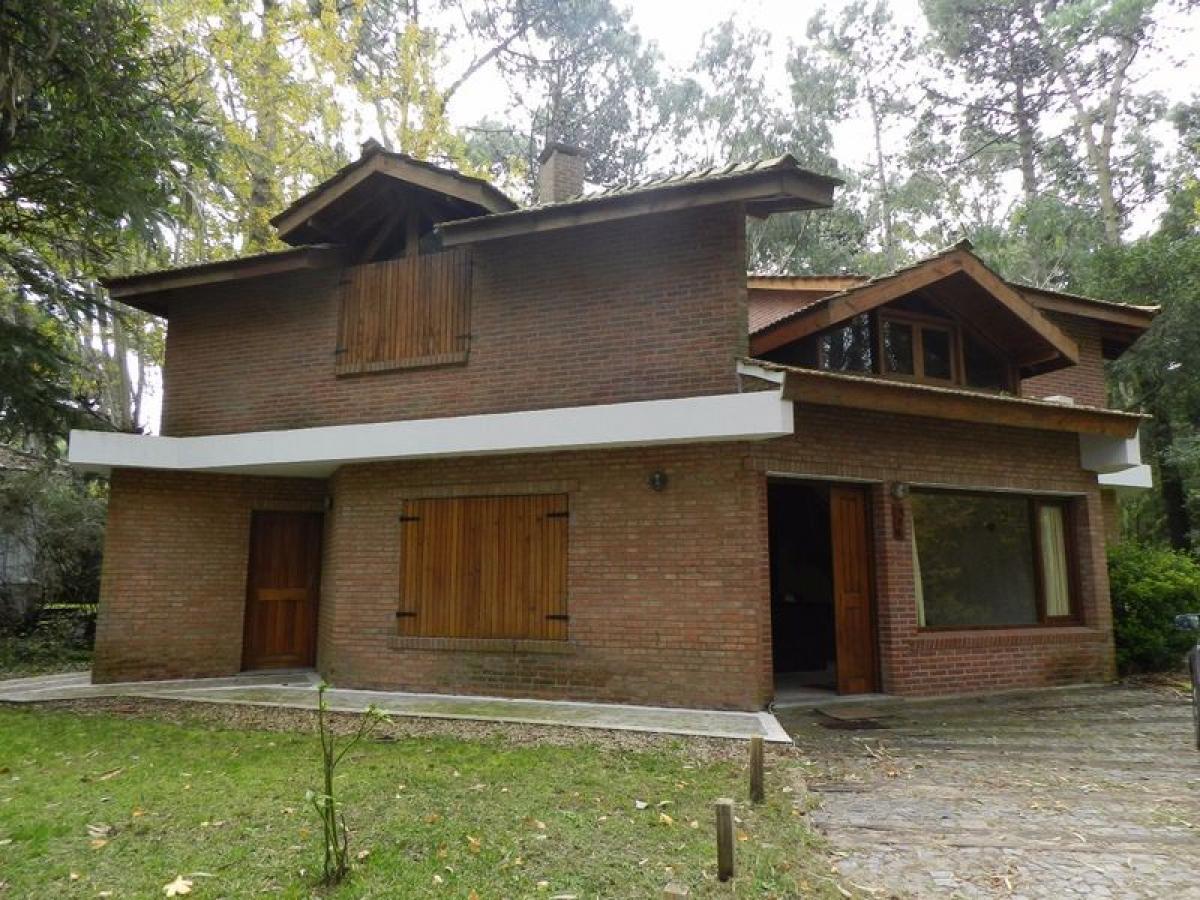 4 bedrooms House in Mar del Plata, Argentina No. 88791