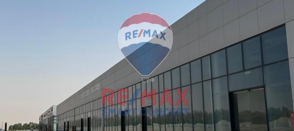 3042m² Commercial property in Madinat Zayed, UAE No. 39736 3