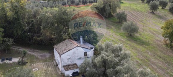 Дом с 3 спальнями в Монте Сан Вито, Италия № 21104 2