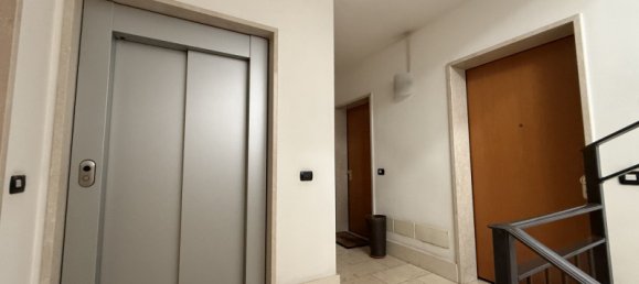 Studio in Castel d'Azzano, Italy, Nr. 377377 4