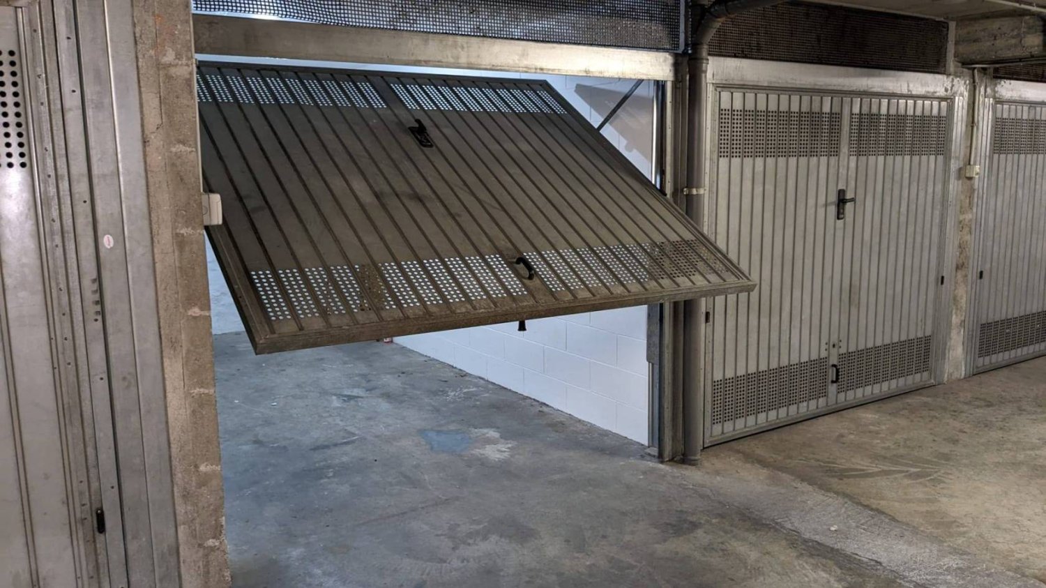 13m² Garage in Milan, Italy No. 249457