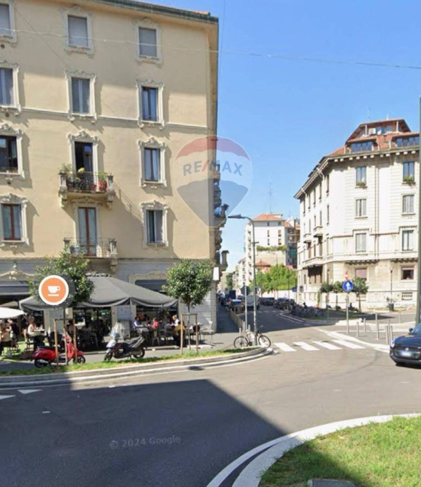 1 room Commercial property in Milan, Italy No. 243172