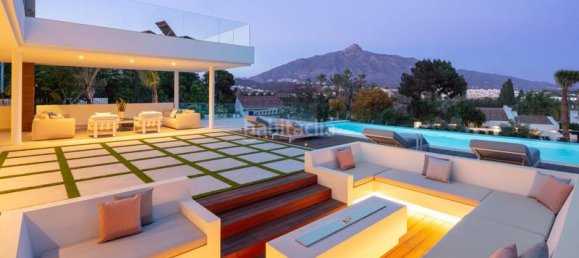 Villa de 5 dormitorios en Marbella, Spain No. 72742 5