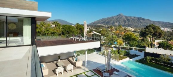 Villa de 5 dormitorios en Marbella, Spain No. 72742 32