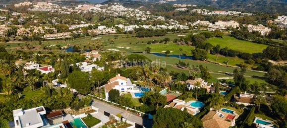 Villa de 5 dormitorios en Marbella, Spain No. 72742 9