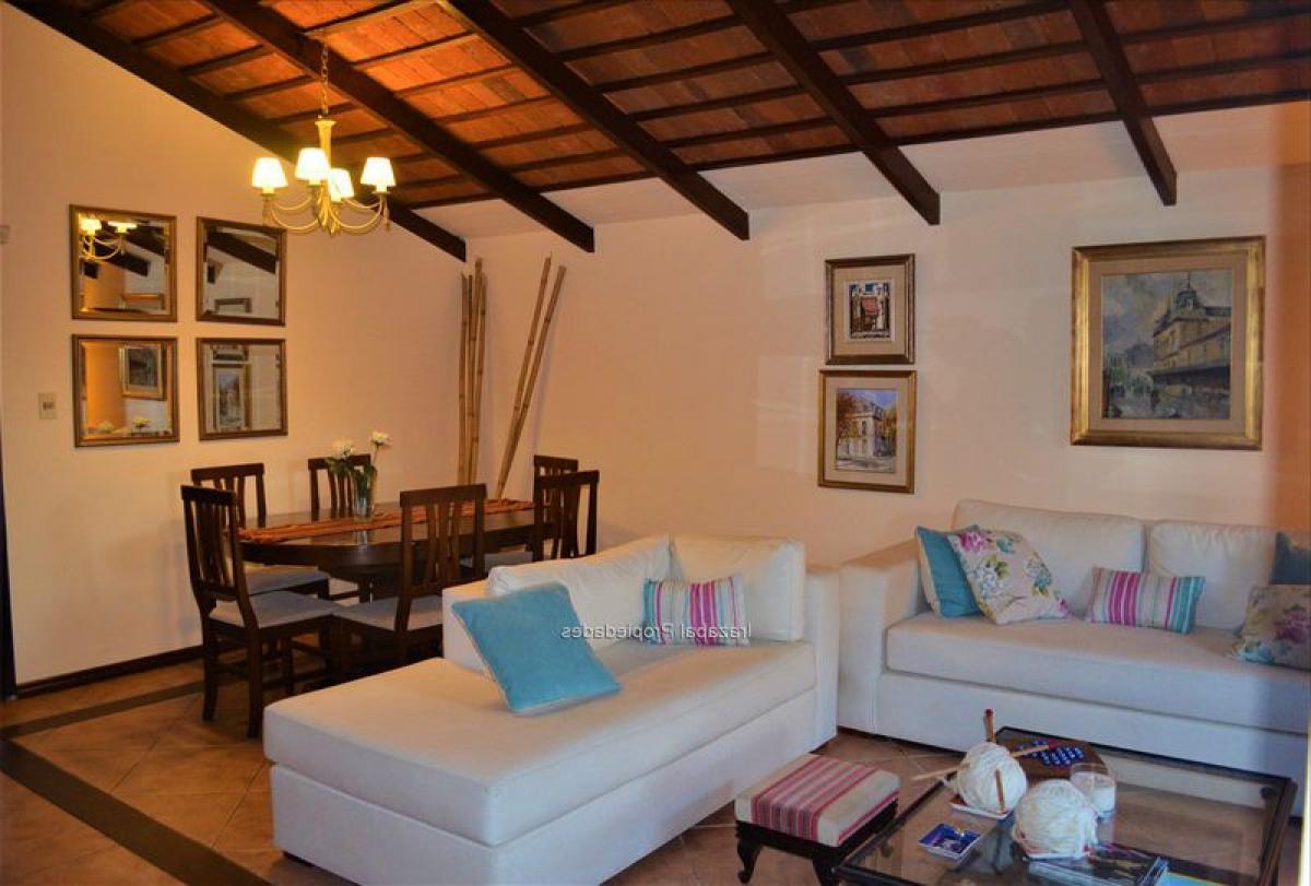 3 bedrooms House in Montevideo, Uruguay No. 5649