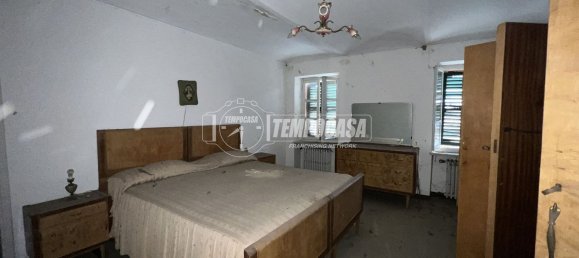 4 rooms House in Azzano d'Asti, Italy No. 144504 8