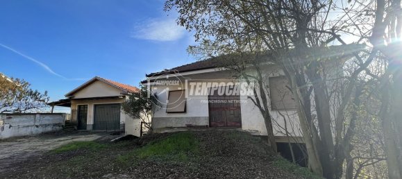 4 rooms House in Azzano d'Asti, Italy No. 144504 11