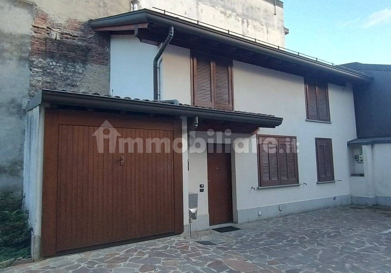 2 bedrooms Apartment in Mariano Comense, Italy No. 323738