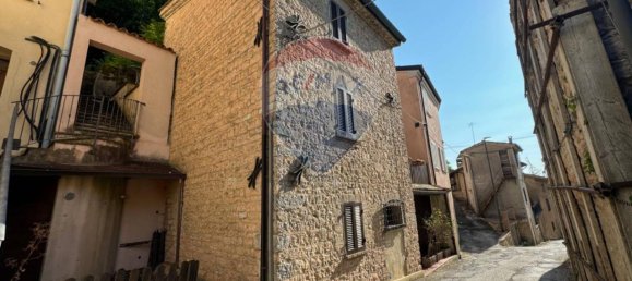 Дом с 4 комнатами в Ночера Умбра, Италия № 7454 3