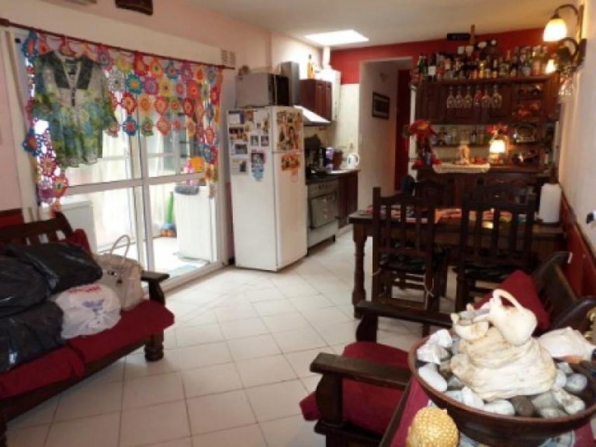 2 bedrooms House in Moron, Argentina No. 6996