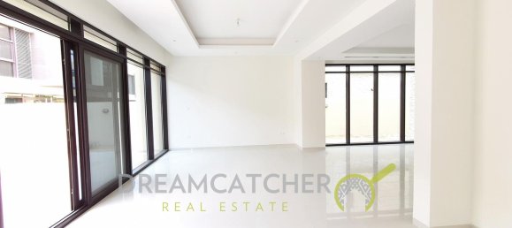 4 bedrooms Townhouse in Dubai, UAE No. 1702 3
