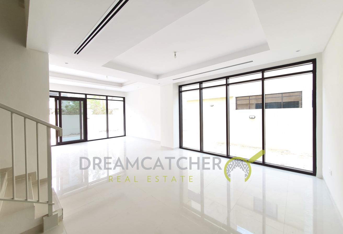 4 bedrooms Townhouse in Dubai, UAE No. 1702