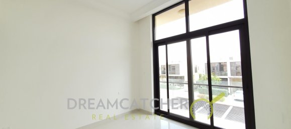 4 bedrooms Townhouse in Dubai, UAE No. 1702 9