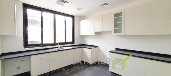 4 bedrooms Townhouse in Dubai, UAE No. 1702 4