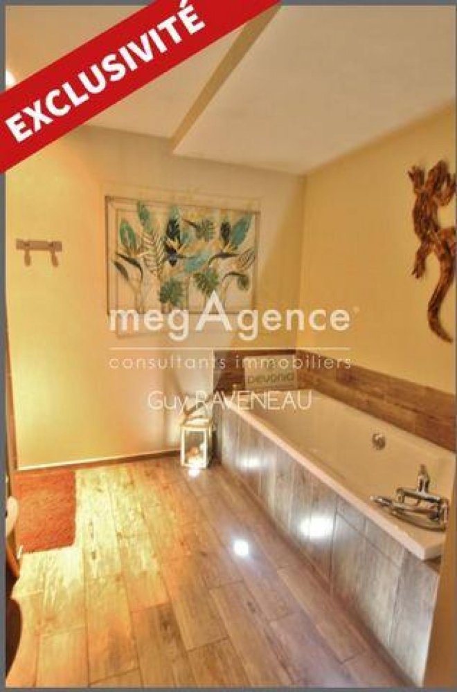 Büro in Thouars, France 137m², Nr. 20942