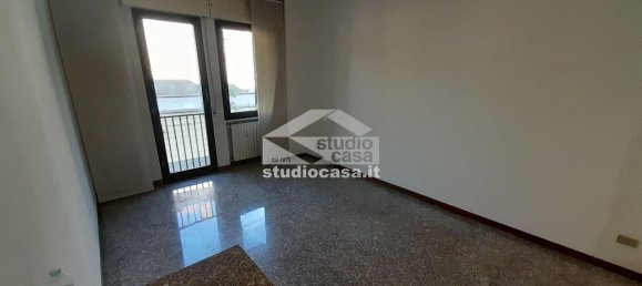 Apartamento de 4 dormitorios en Rho, Italy No. 365004 4