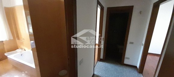 Apartamento de 4 dormitorios en Rho, Italy No. 365004 5