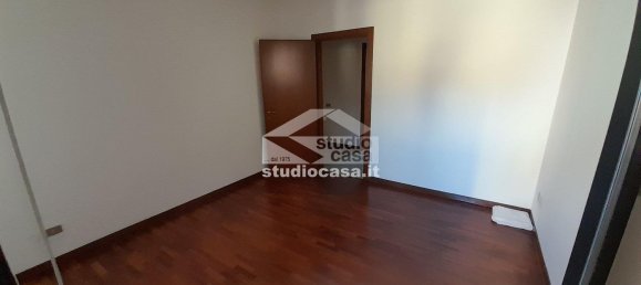 Apartamento de 4 dormitorios en Rho, Italy No. 365004 23