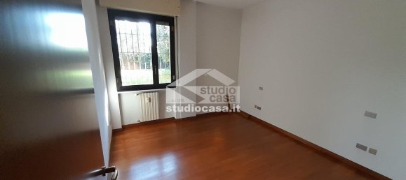 Apartamento de 4 dormitorios en Rho, Italy No. 365004 24