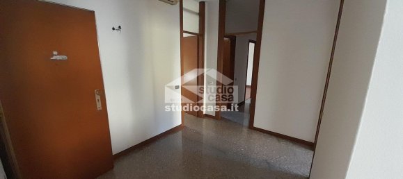 Apartamento de 4 dormitorios en Rho, Italy No. 365004 12