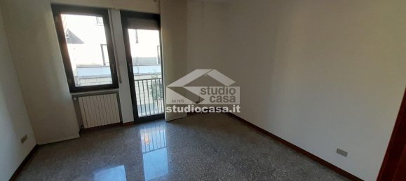 Apartamento de 4 dormitorios en Rho, Italy No. 365004 6