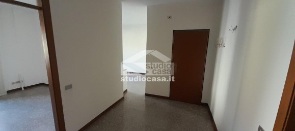 Apartamento de 4 dormitorios en Rho, Italy No. 365004 9