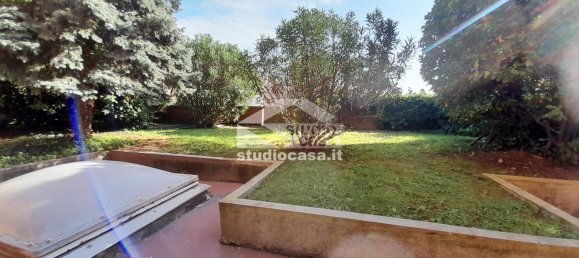 Apartamento de 4 dormitorios en Rho, Italy No. 365004 8