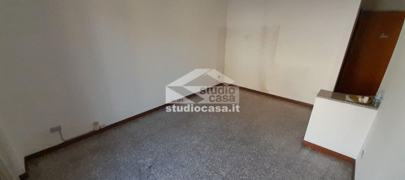 Apartamento de 4 dormitorios en Rho, Italy No. 365004 11