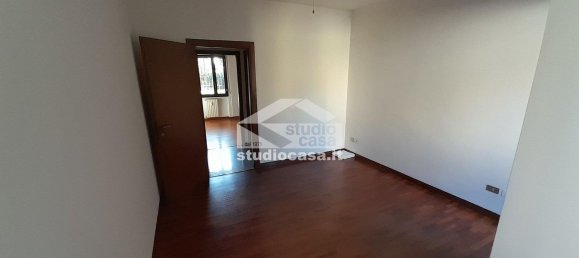 Apartamento de 4 dormitorios en Rho, Italy No. 365004 22