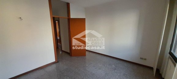 Apartamento de 4 dormitorios en Rho, Italy No. 365004 14