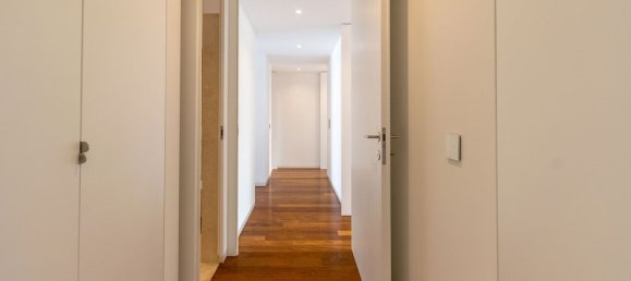 3 bedrooms Apartment in Porto, Portugal No. 132204 7