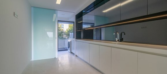 3 bedrooms Apartment in Porto, Portugal No. 132204 5