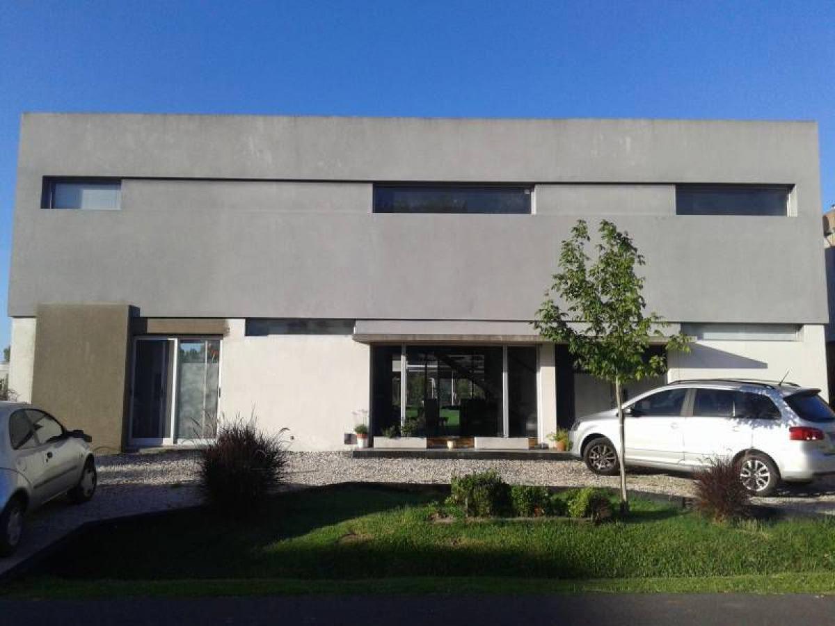 Casa T3 em Berazategui, Argentina N.º 8696