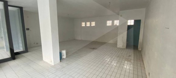 Коммерческая недвижимость с 1 комнатой в Бари, Италия № 33881 2