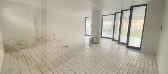 Коммерческая недвижимость с 1 комнатой в Бари, Италия № 33881 4