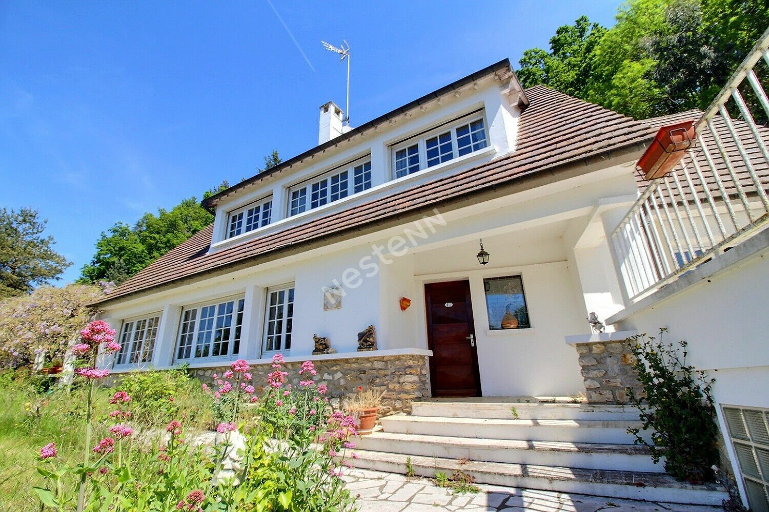 4 bedrooms House in Epernon, France No. 156529