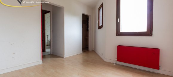 Casa de 3 dormitorios en Jouy-le-Moutier, France No. 171921 12