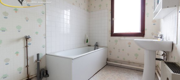 Casa de 3 dormitorios en Jouy-le-Moutier, France No. 171921 9