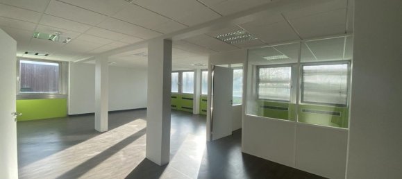 2224m² Office in Neuville-en-Ferrain, France No. 88999 4