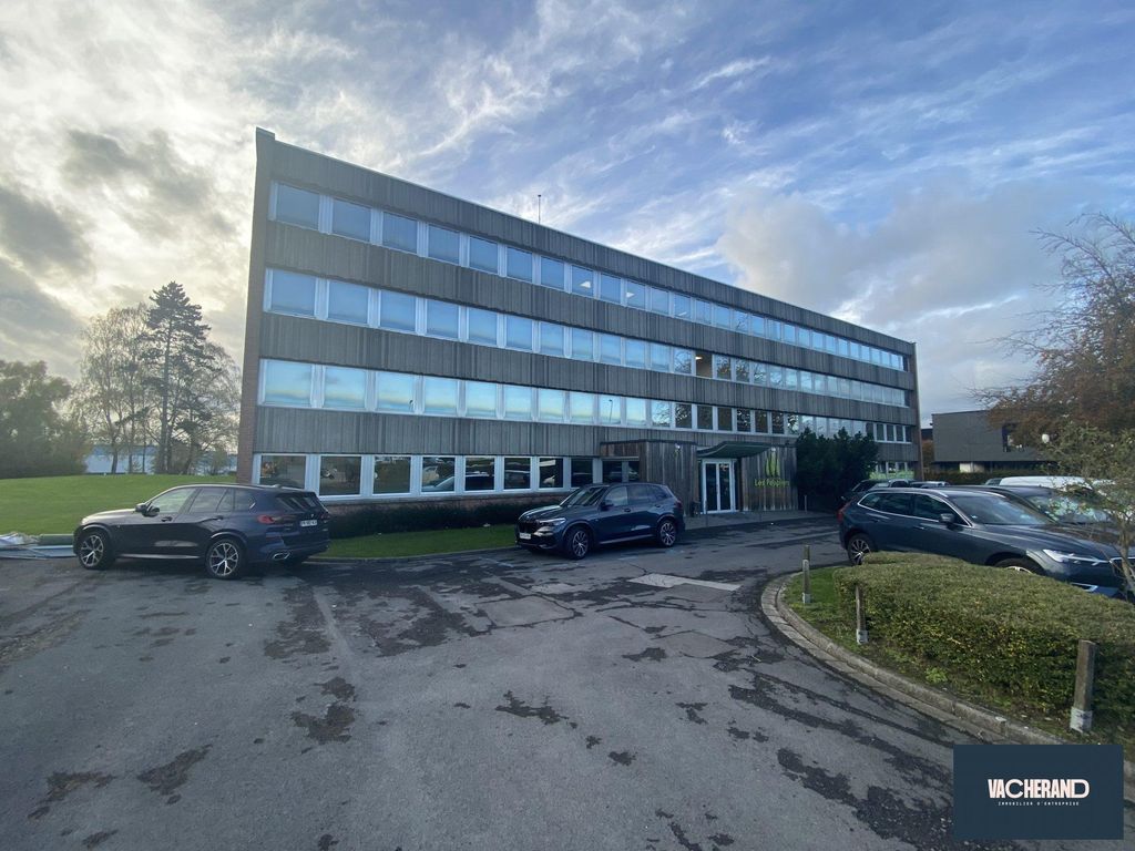 2224m² Office in Neuville-en-Ferrain, France No. 88999