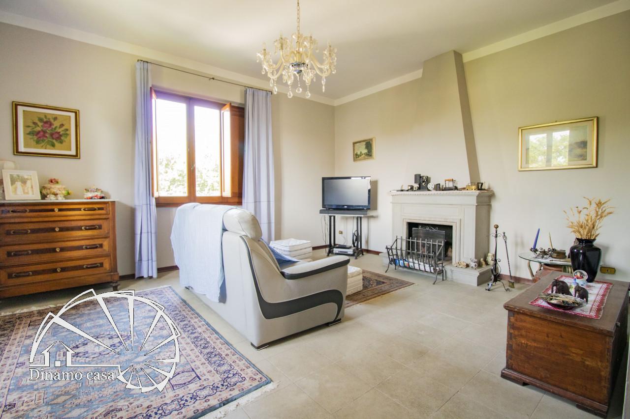 Вилла с 6 комнатами в Прато, Италия № 25243