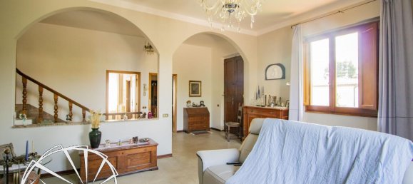 Вилла с 6 комнатами в Прато, Италия № 25243 2